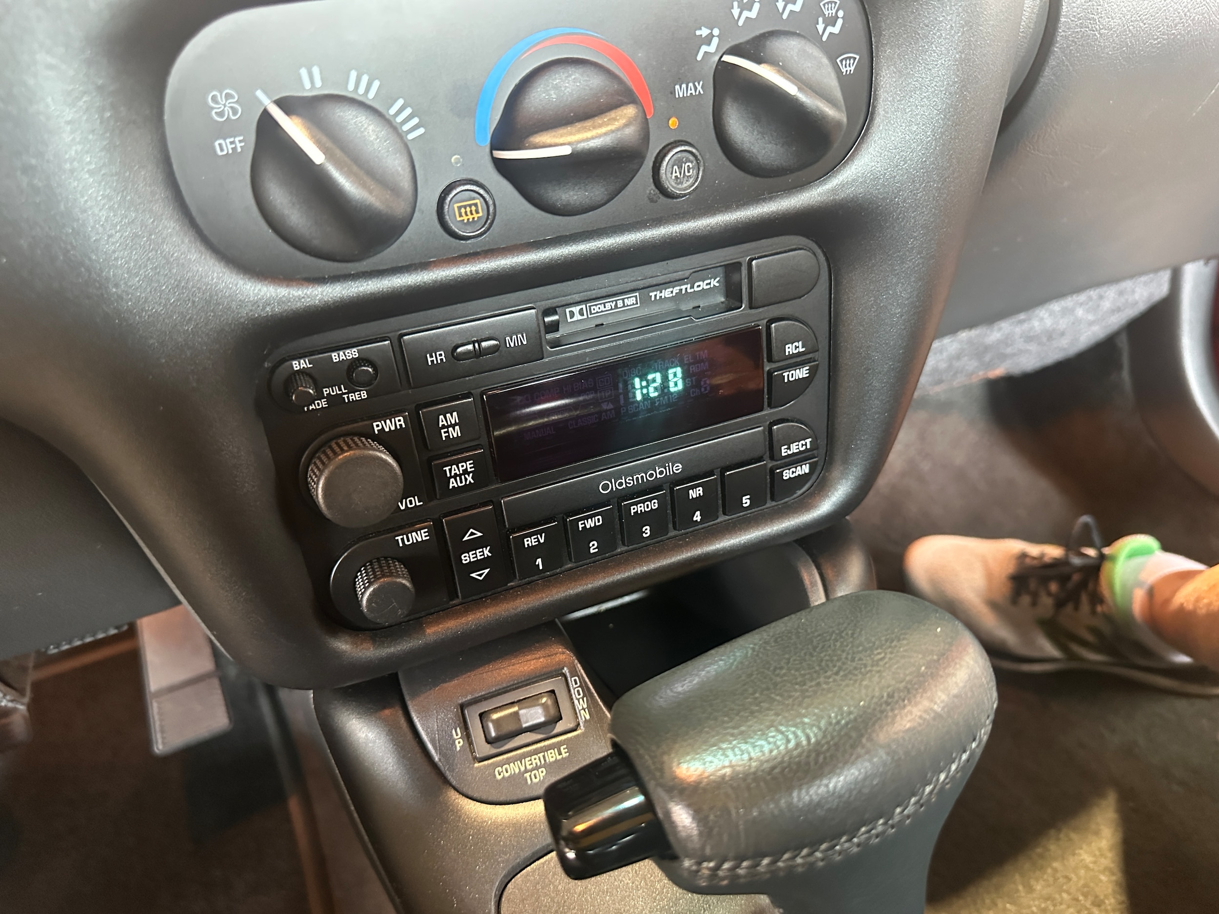 1995 Oldsmobile Cutlass Supreme - Photo 37