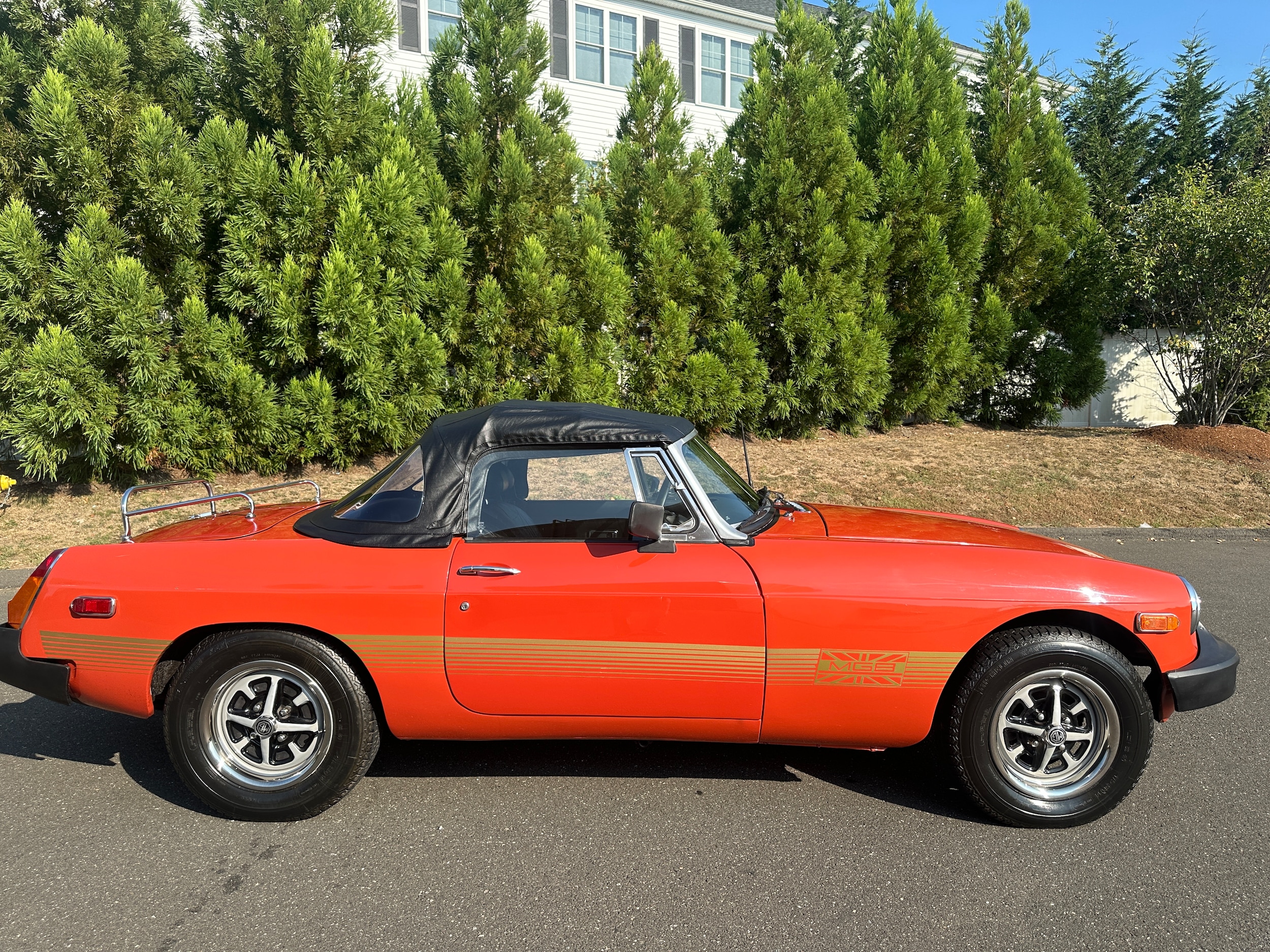 Used 1977 MG B For Sale at Napoli Classics | VIN: GHN5UH421895G