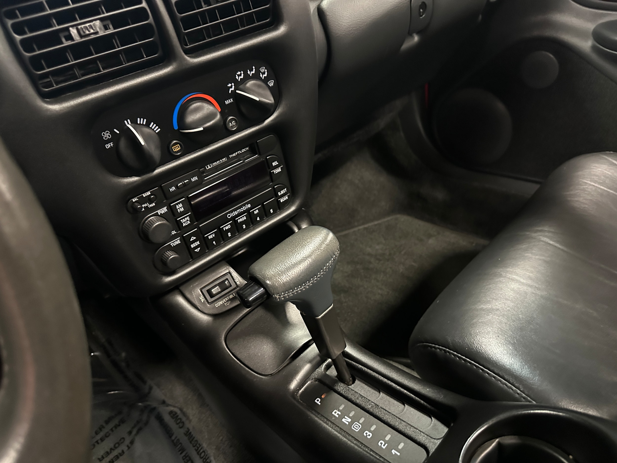 1995 Oldsmobile Cutlass Supreme - Photo 32