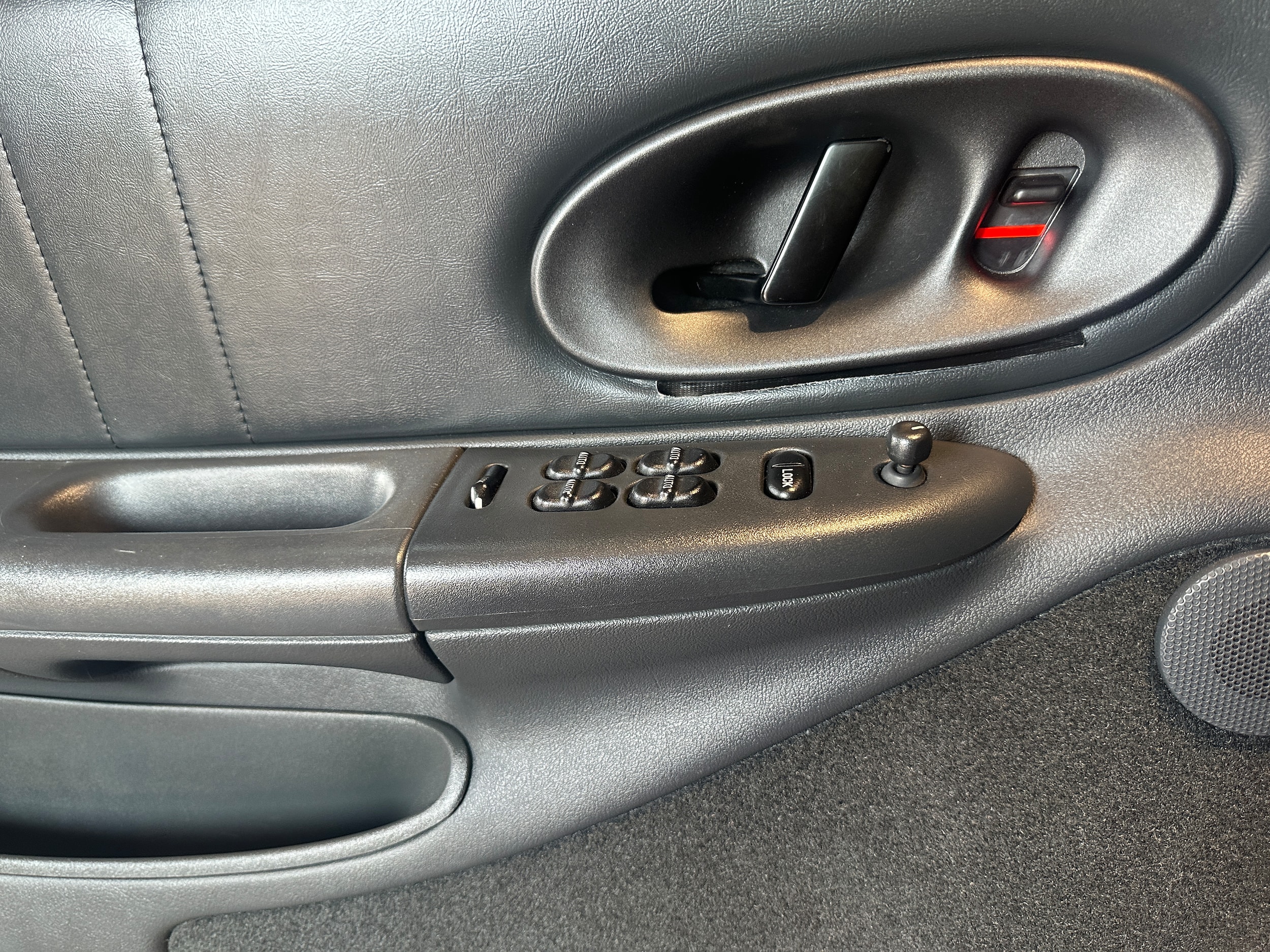 1995 Oldsmobile Cutlass Supreme - Photo 36