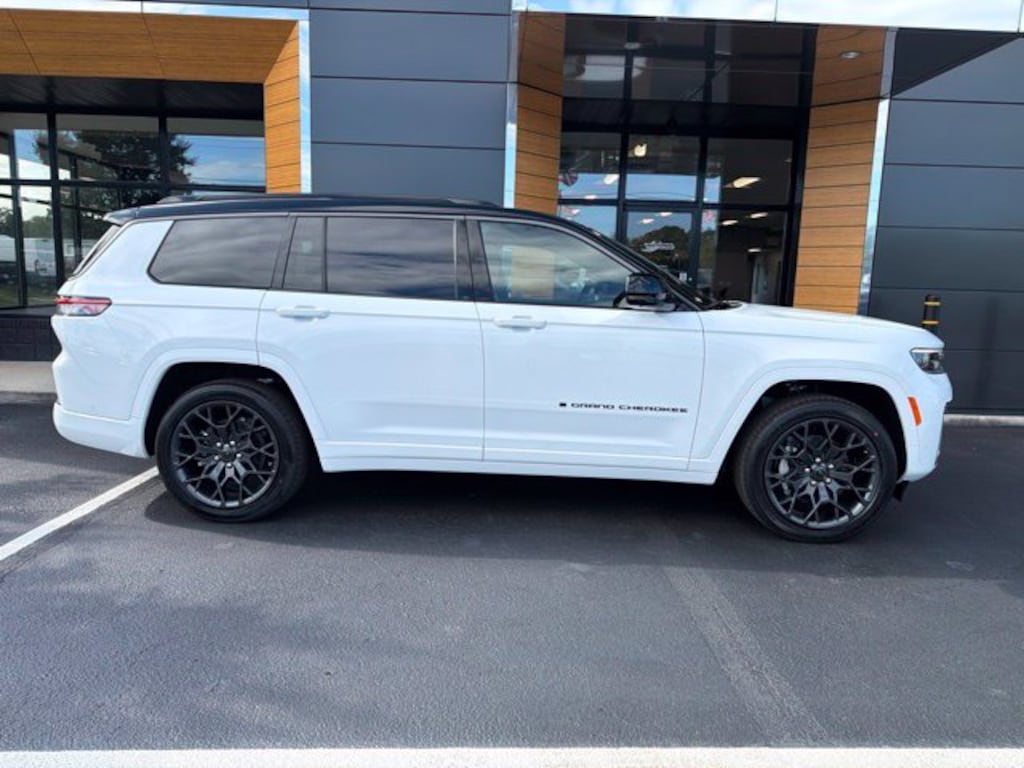 New 2027 Jeep Grand Cherokee Summit 4X4 SUV