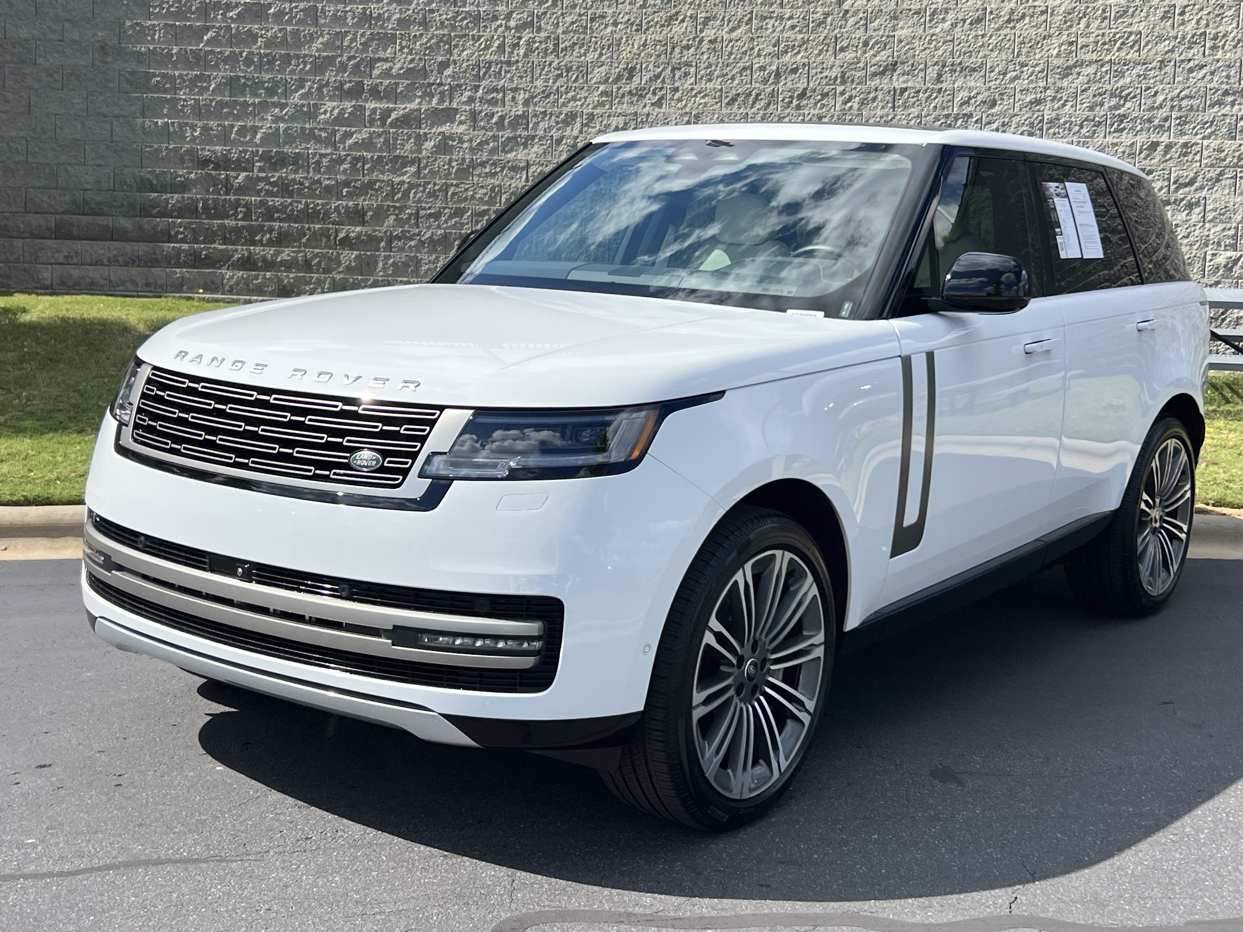 2025 Land Rover Range Rover SE SUV