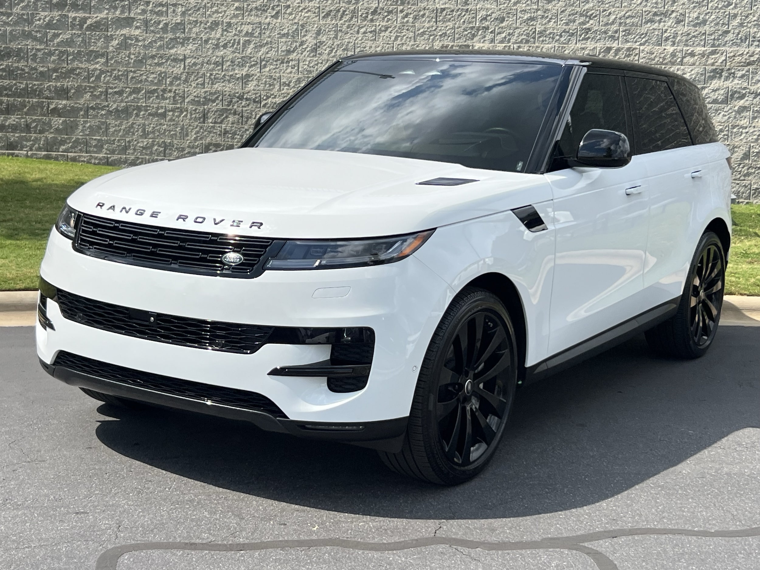 2025 Land Rover Range Rover Sport SE