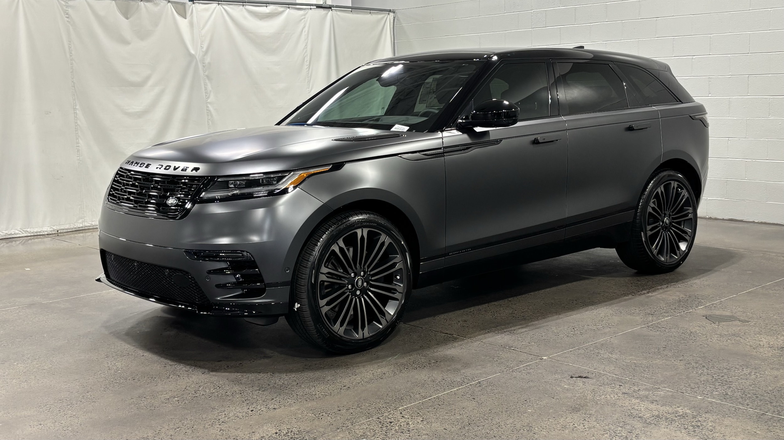 2026 Land Rover Range Rover Velar Belgravia Satin 400PS Auto