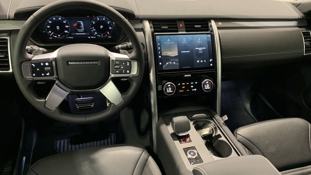 Used 2025 Land Rover Discovery Dynamic SE SUV