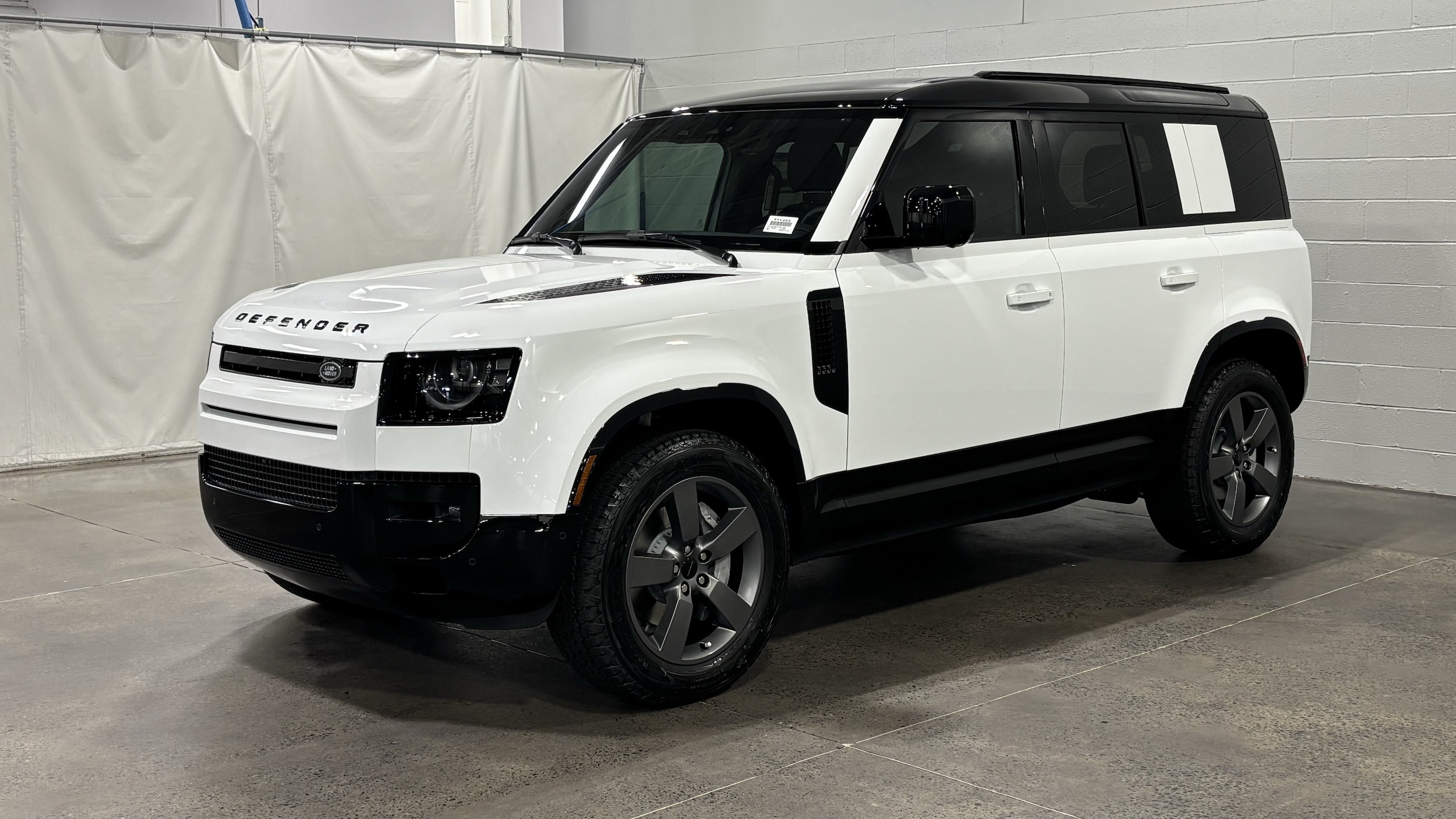 2026 Land Rover Defender 110 X-Dynamic SE