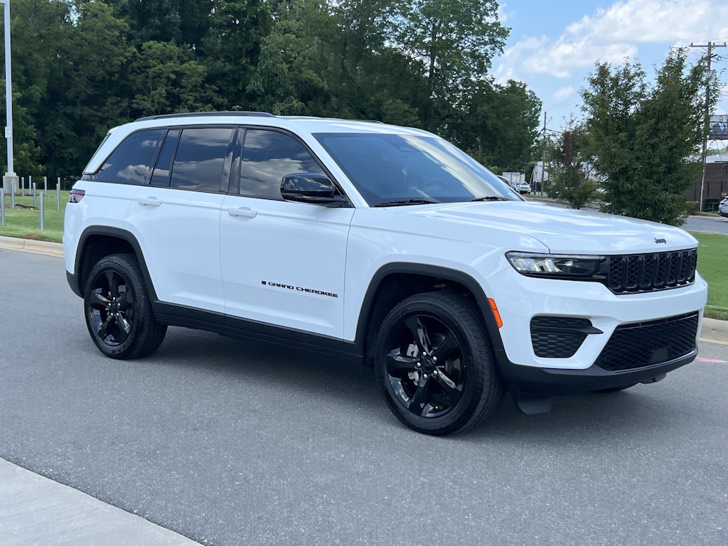 Used 2023 Jeep Grand Cherokee Altitude SUV
