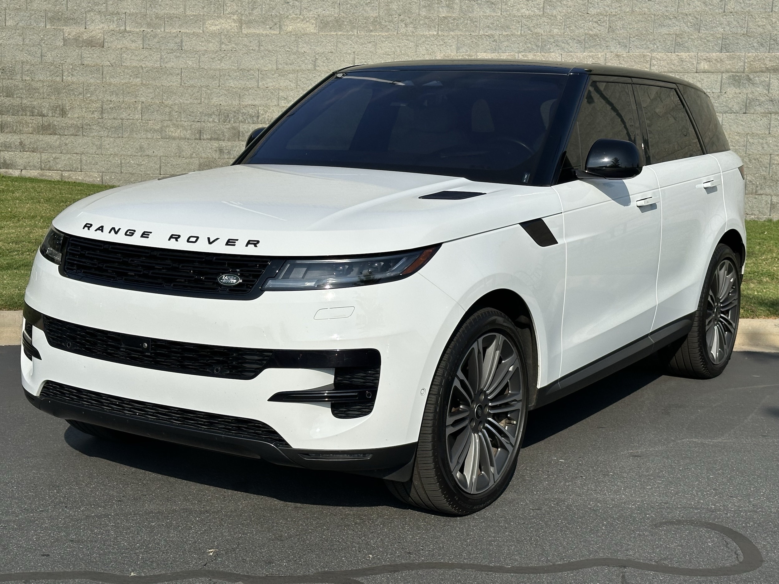 2023 Land Rover Range Rover Sport SE