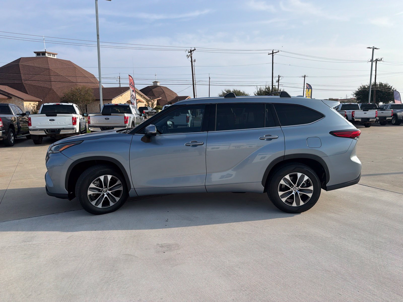 Used 2021 Toyota Highlander XLE SUV