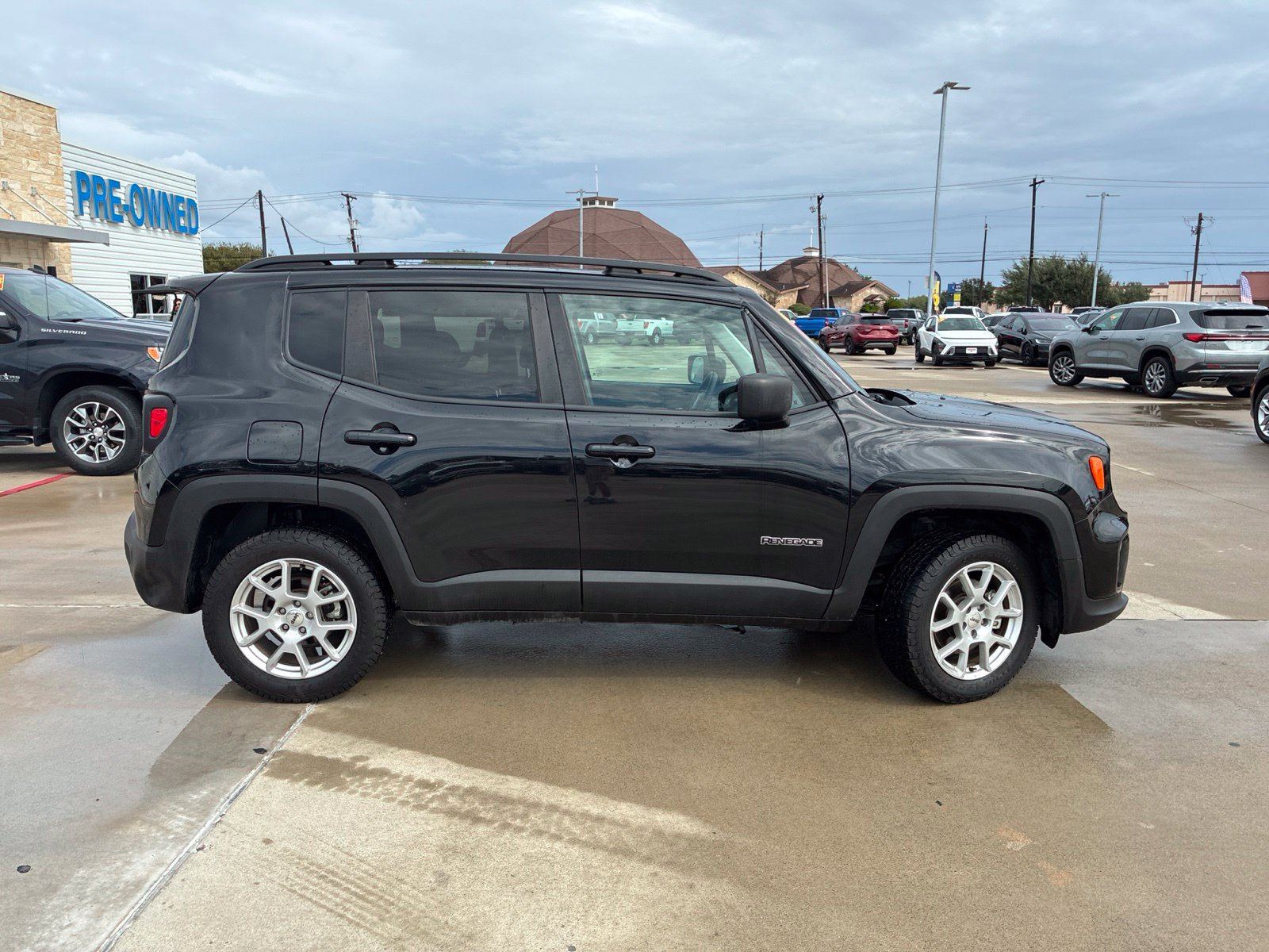 Used 2022 Jeep Renegade Latitude with VIN ZACNJDB10NPN86004 for sale in Kingsville, TX
