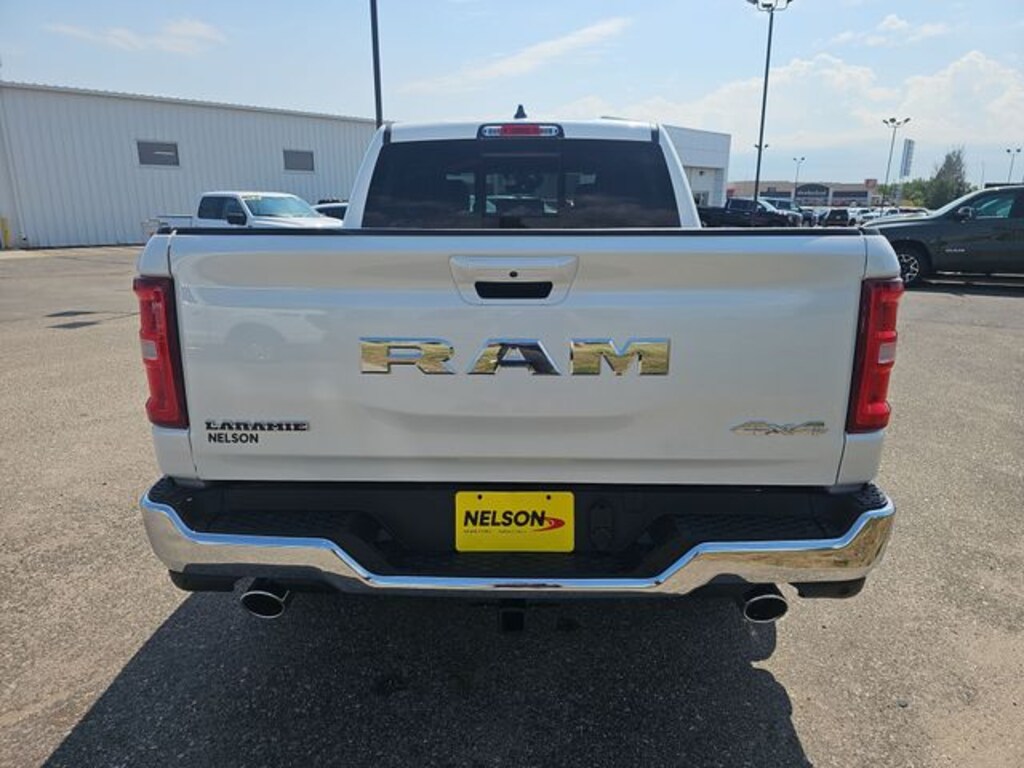 New 2026 Ram 1500 LARAMIE CREW CAB 4X4 5'7 BOX Pickup