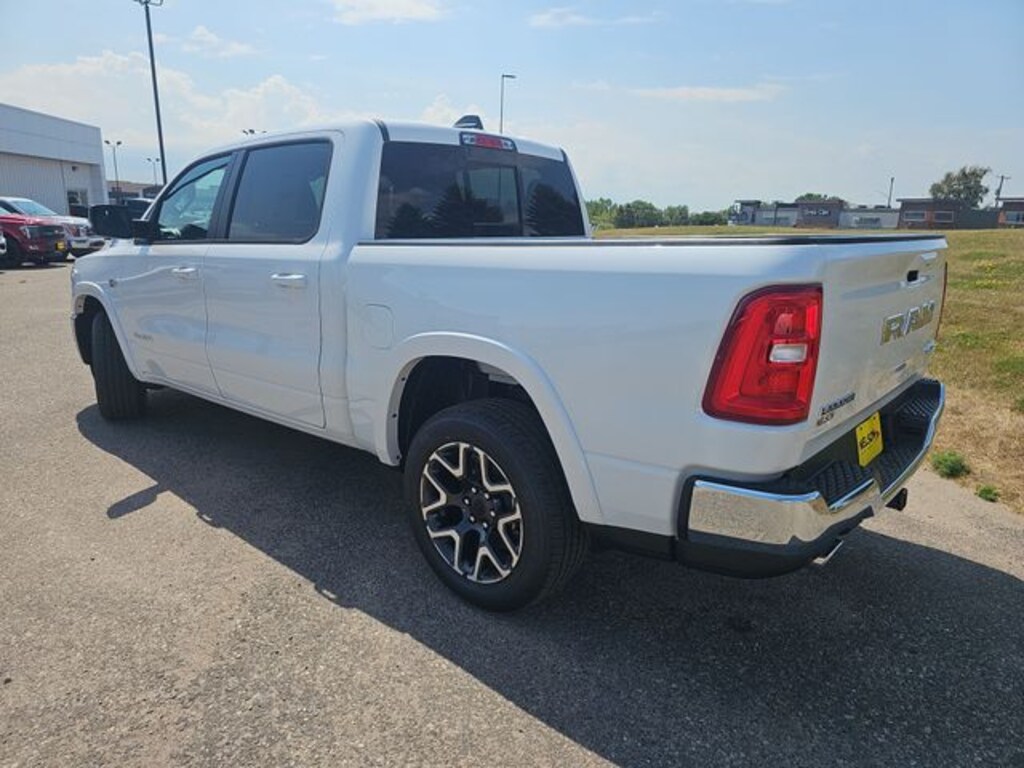 New 2026 Ram 1500 LARAMIE CREW CAB 4X4 5'7 BOX Pickup
