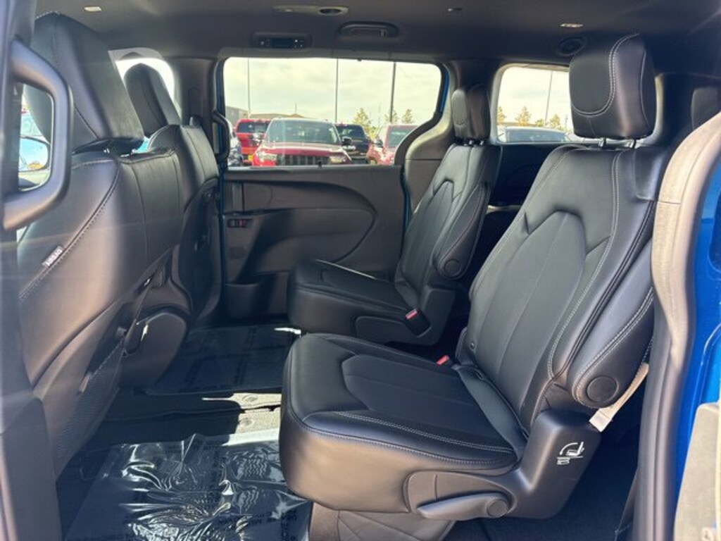 New 2027 Chrysler Pacifica SELECT AWD Passenger Van