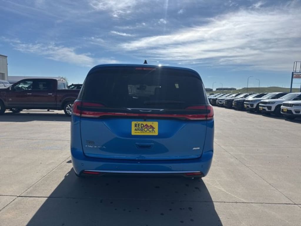 New 2027 Chrysler Pacifica SELECT AWD Passenger Van