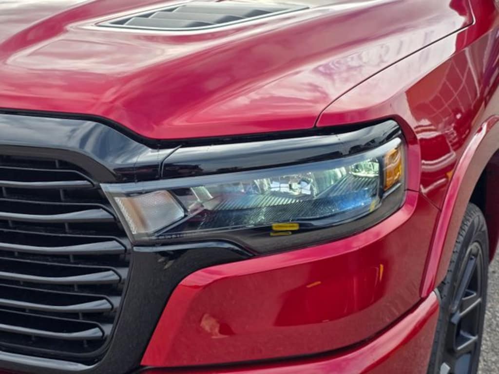 New 2026 Ram 1500 LARAMIE CREW CAB 4X4 5'7 BOX Pickup