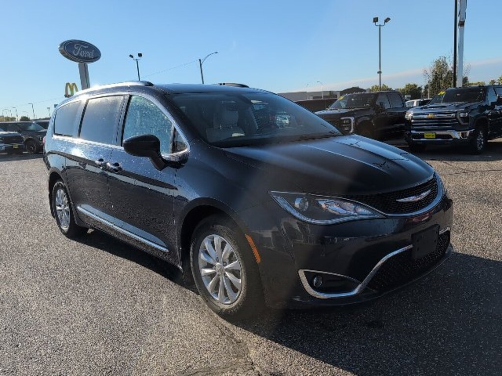 Used 2018 Chrysler Pacifica Touring L Plus Minivan/Van