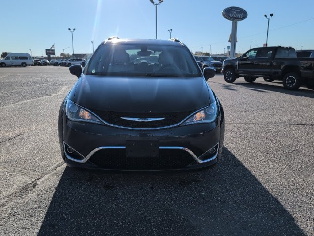 Used 2018 Chrysler Pacifica Touring L Plus Minivan/Van