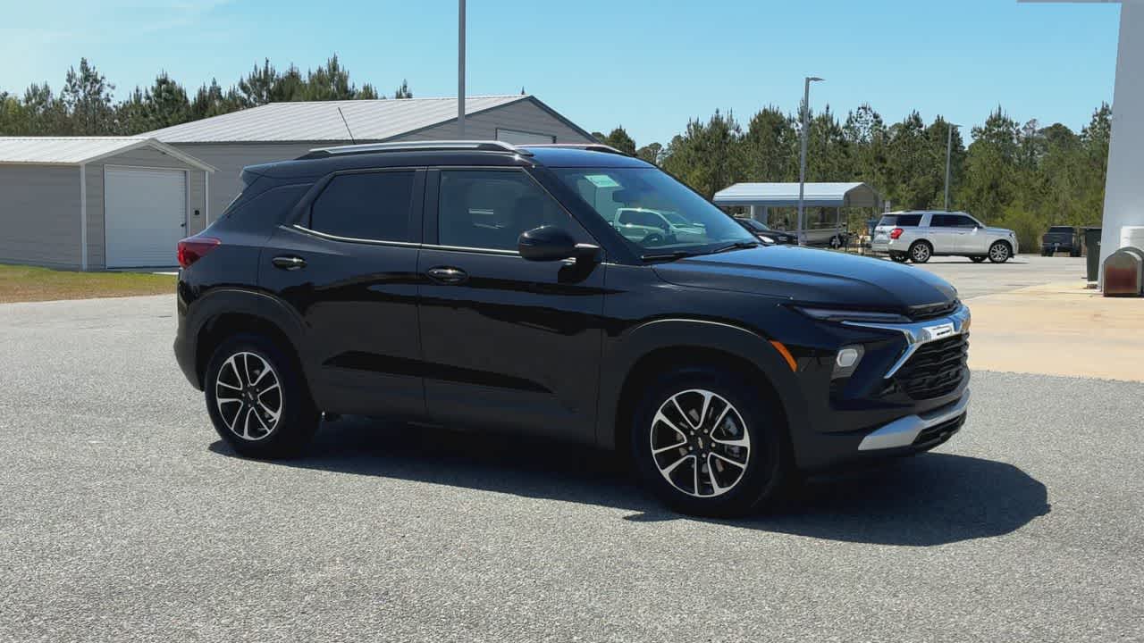 2025 Chevrolet Trailblazer LT - Photo 2
