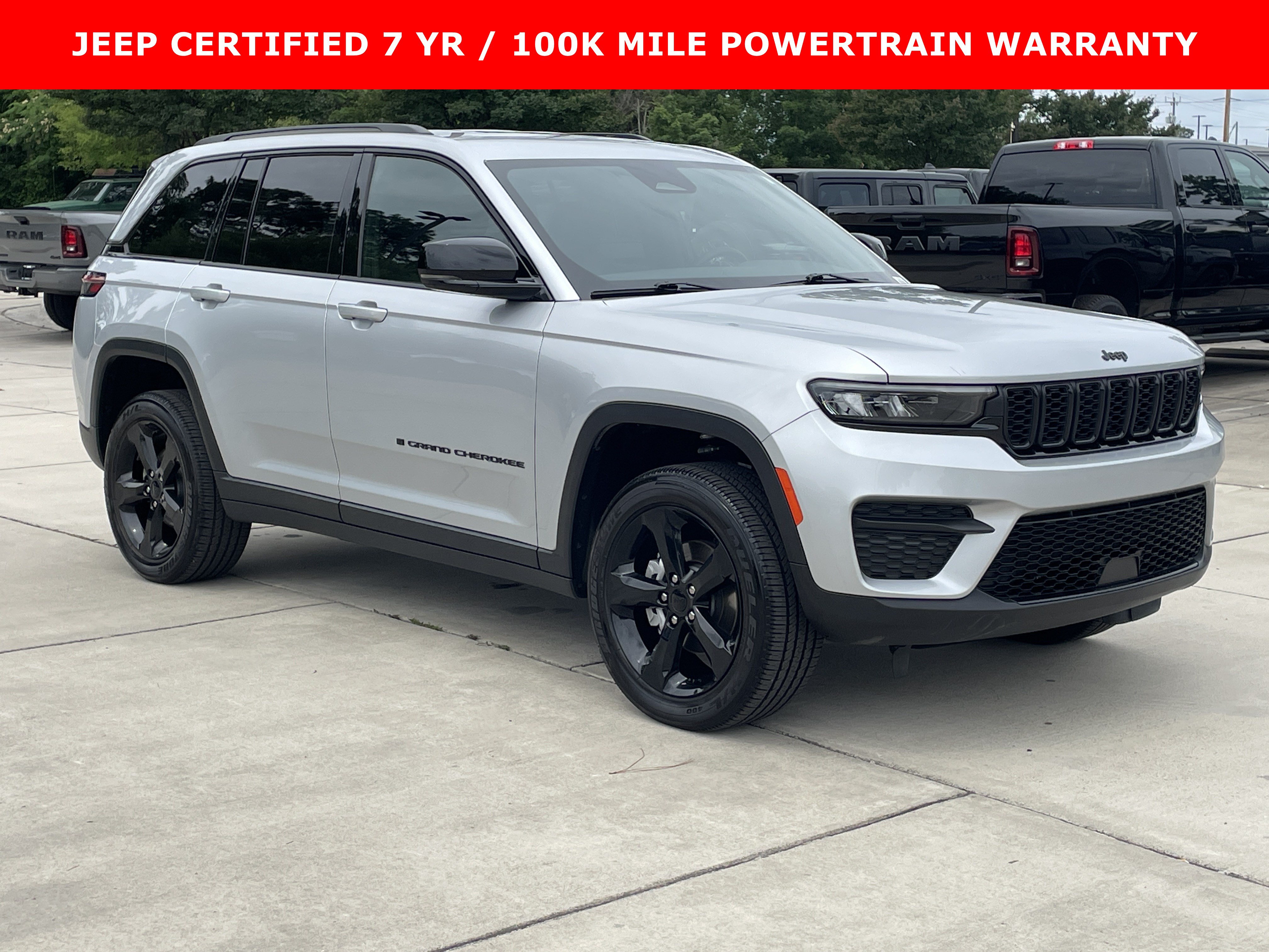 Used 2025 Jeep Grand Cherokee Altitude SUV