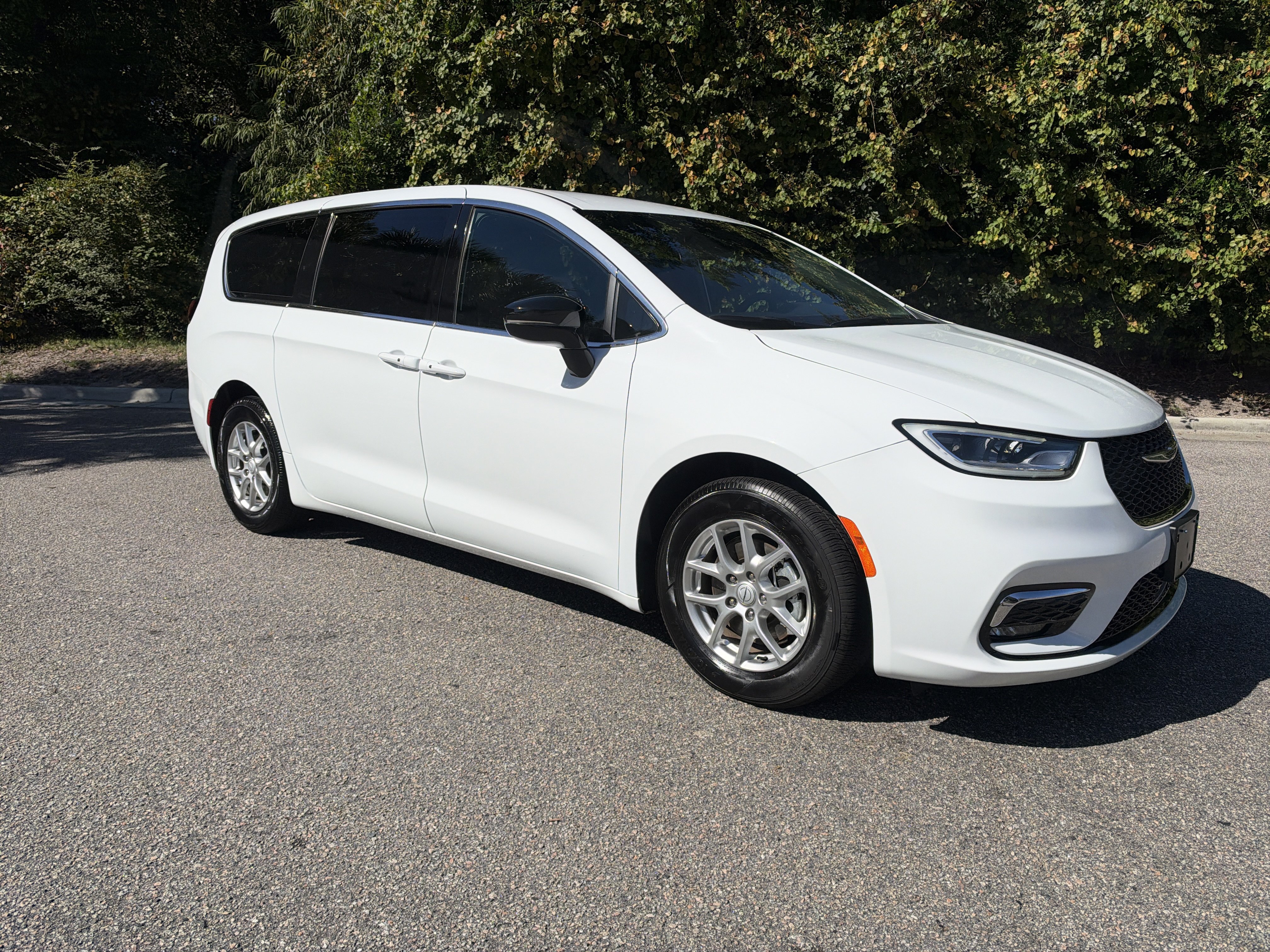 Used 2026 Chrysler Pacifica Select Van Passenger Van