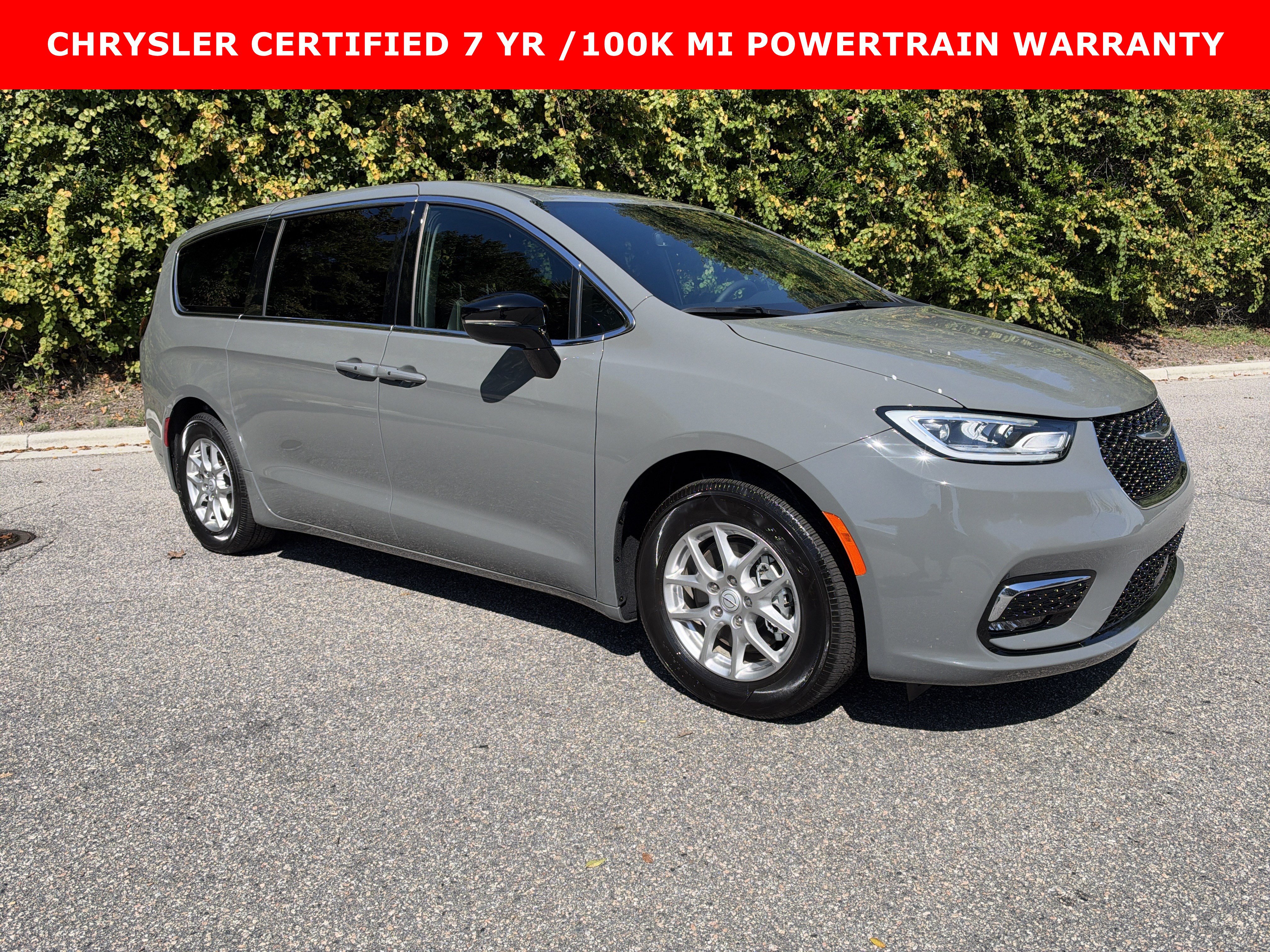 Used 2025 Chrysler Pacifica Select Van Passenger Van