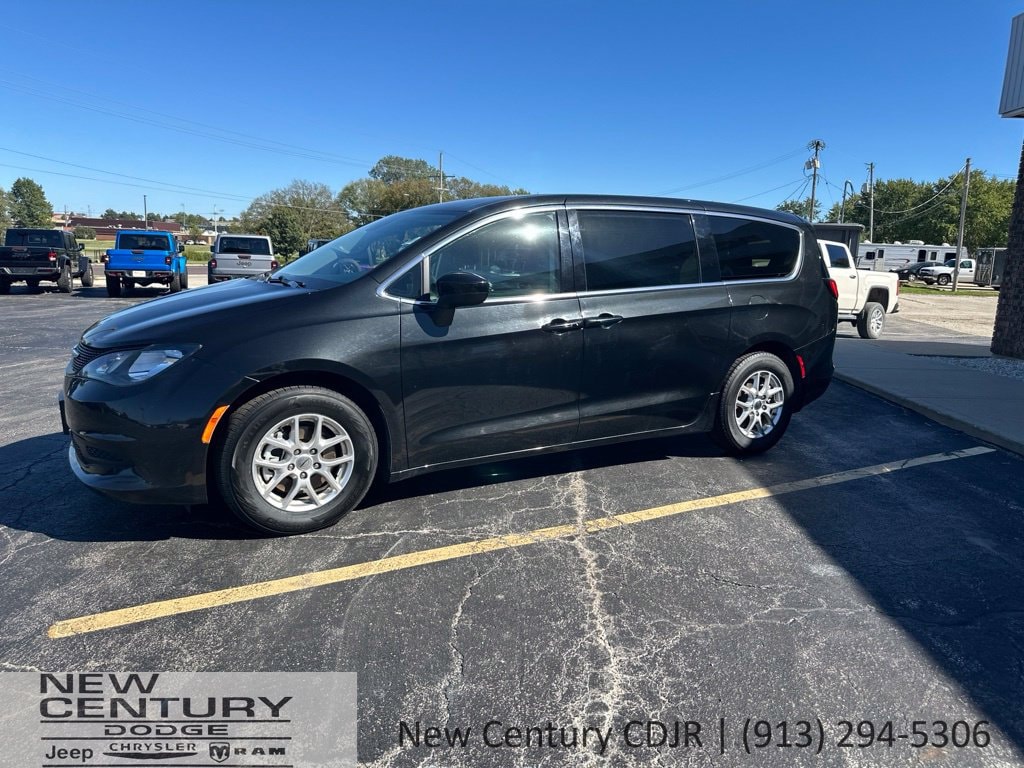 2023 Chrysler Voyager