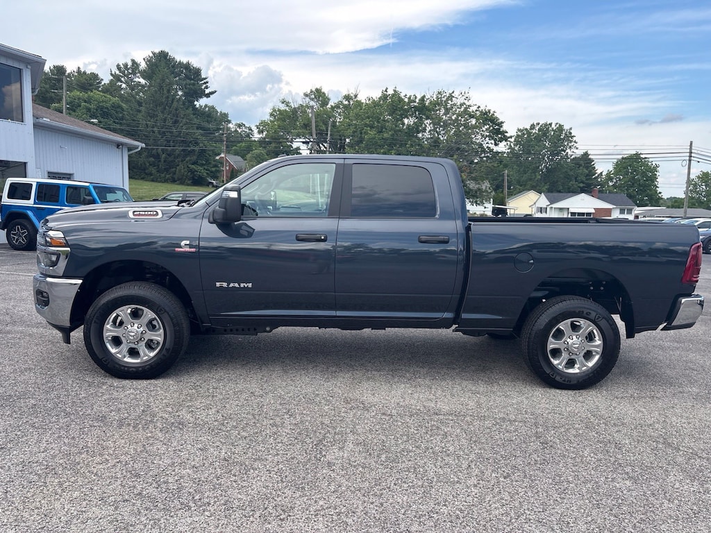 New 2026 Ram 2500 BIG HORN CREW CAB 4X4 6'4 BOX Pickup