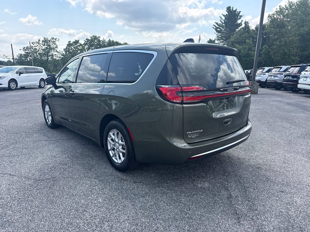 New 2027 Chrysler Pacifica SELECT Passenger Van