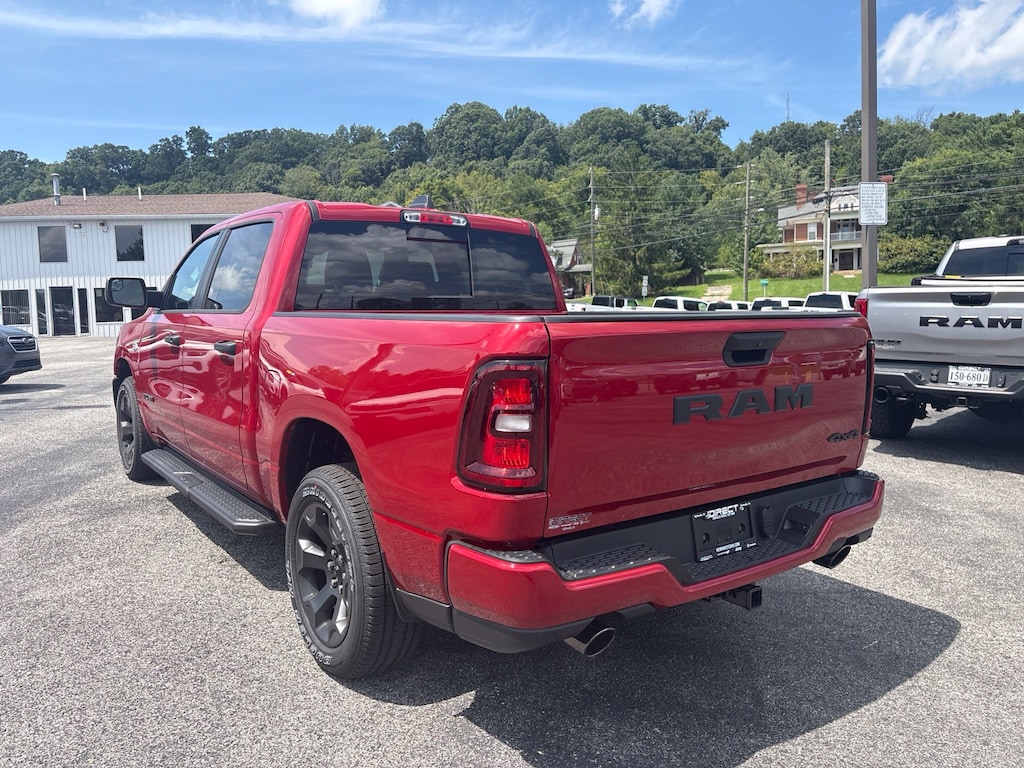 New 2026 Ram 1500 EXPRESS CREW CAB 4X4 5'7 BOX Pickup