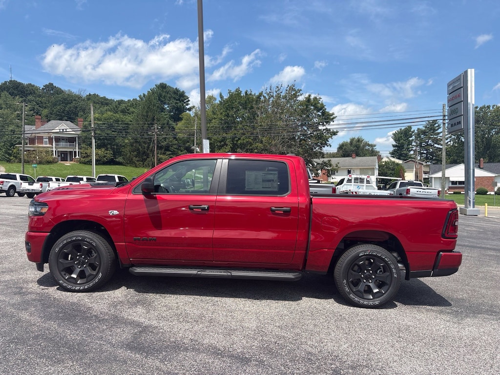 New 2026 Ram 1500 EXPRESS CREW CAB 4X4 5'7 BOX Pickup