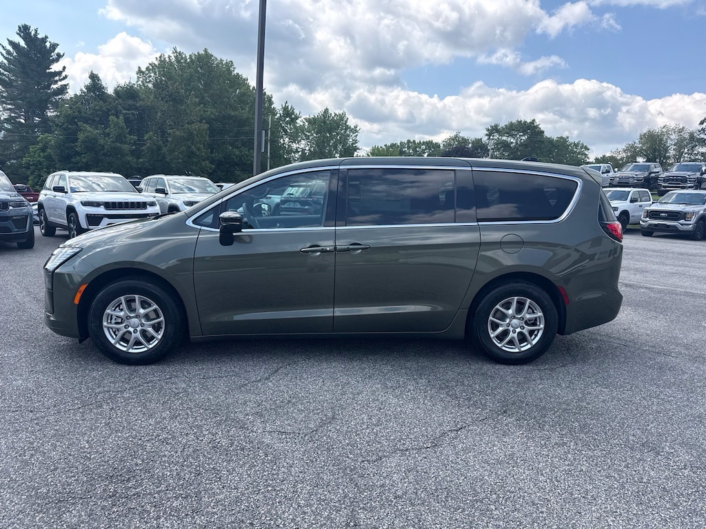 New 2027 Chrysler Pacifica SELECT Passenger Van