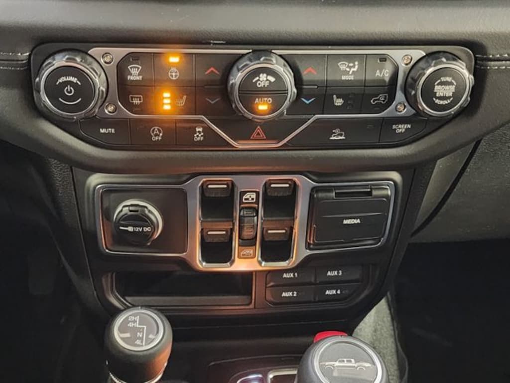 New 2026 Jeep Gladiator SAHARA 4X4 Pickup