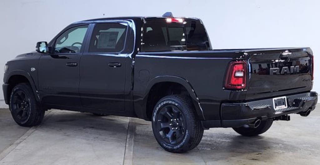 New 2026 Ram 1500 BIG HORN CREW CAB 4X4 5'7 BOX Pickup