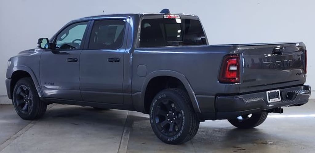 New 2027 Ram 1500 BIG HORN CREW CAB 4X4 5'7 BOX Pickup