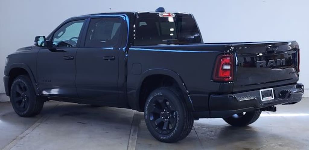 New 2027 Ram 1500 BIG HORN CREW CAB 4X4 5'7 BOX Pickup