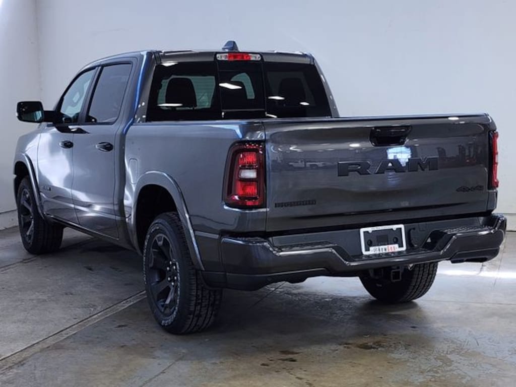 New 2027 Ram 1500 BIG HORN CREW CAB 4X4 5'7 BOX Pickup