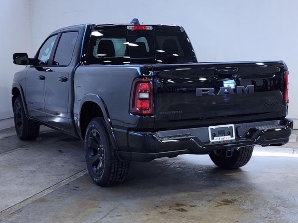 New 2027 Ram 1500 BIG HORN CREW CAB 4X4 5'7 BOX Pickup