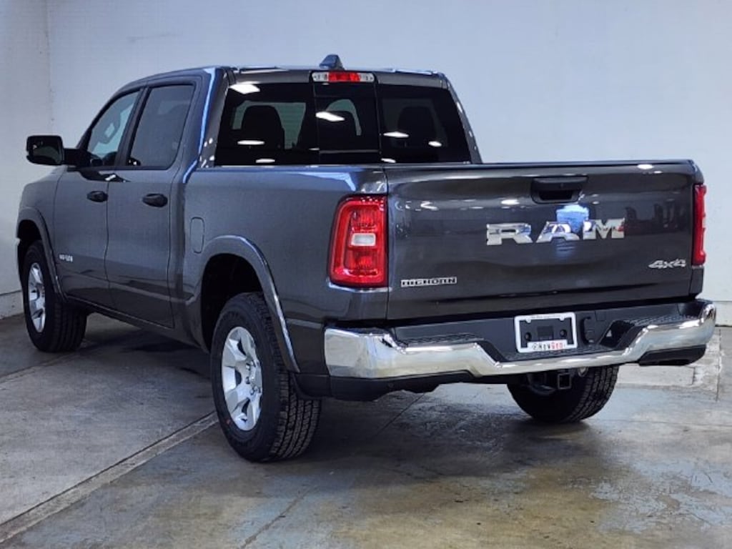 New 2027 Ram 1500 BIG HORN CREW CAB 4X4 5'7 BOX Pickup
