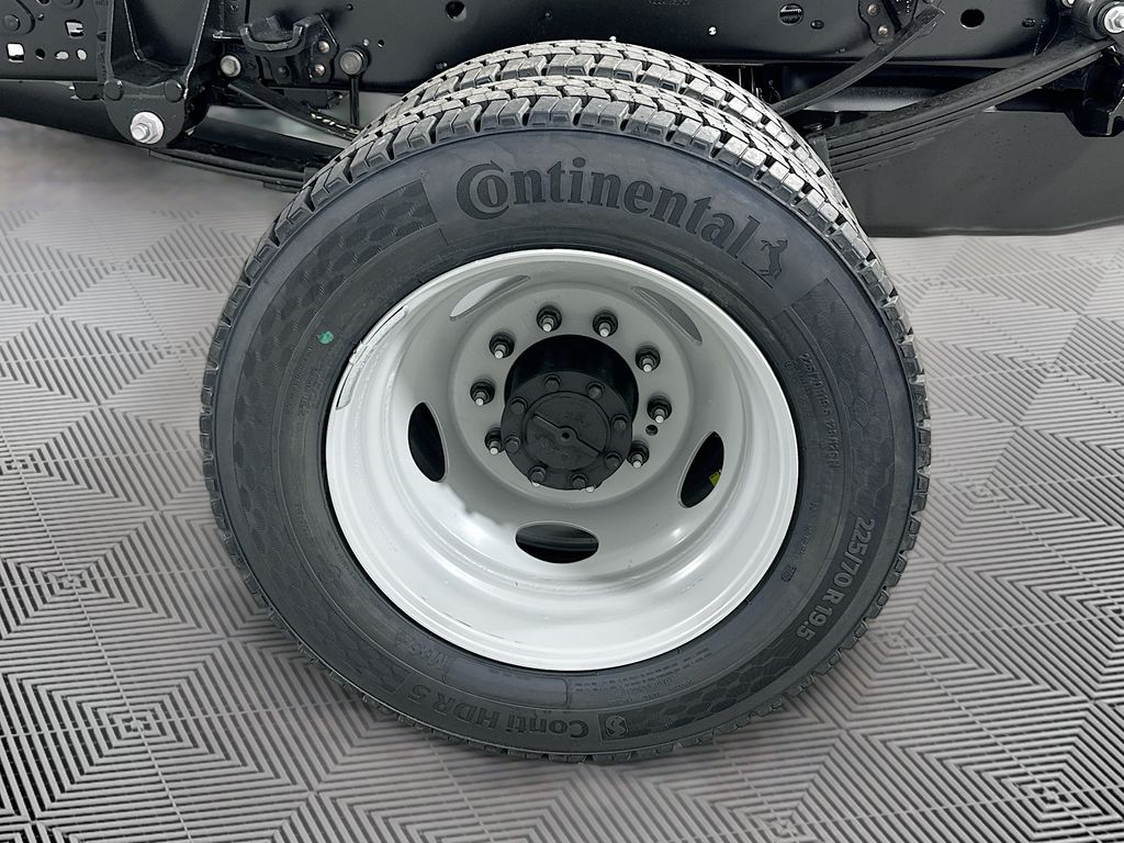 2026 Ford F-550 Super Duty Chassis Cab XL - Photo 17