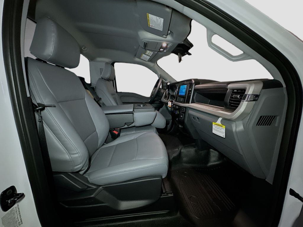 2026 Ford F-550 Super Duty Chassis Cab XL - Photo 27