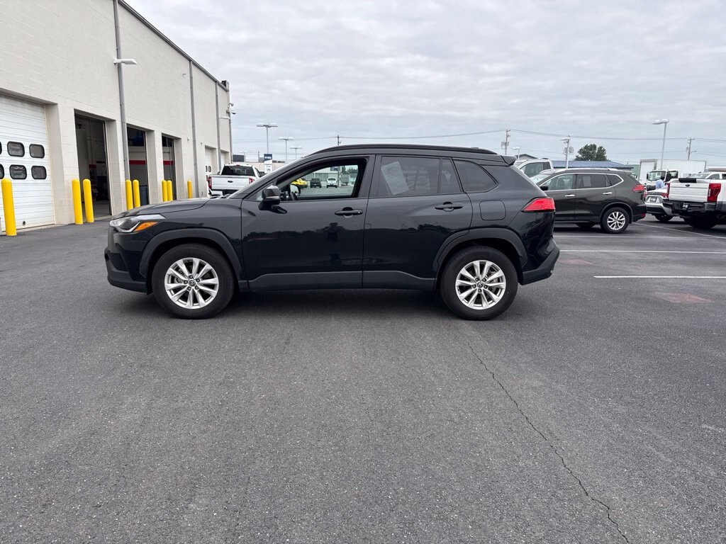 Used 2024 Toyota Corolla Cross LE SUV