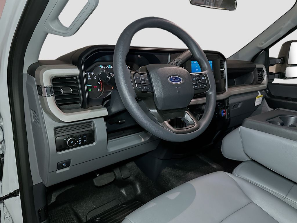 2026 Ford F-550 Super Duty Chassis Cab XL - Photo 8
