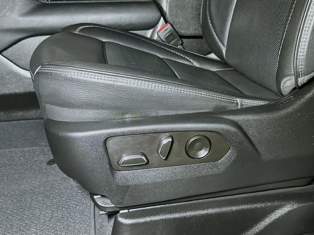 2023 GMC Yukon Denali - Photo 19