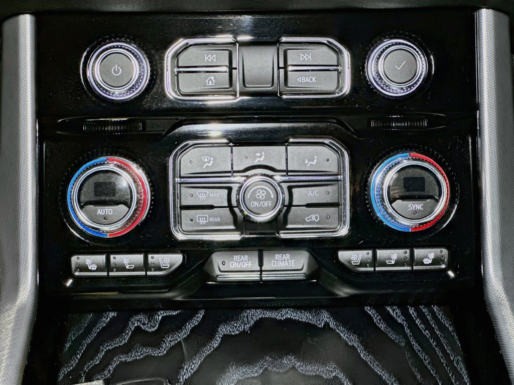 2023 GMC Yukon Denali - Photo 16