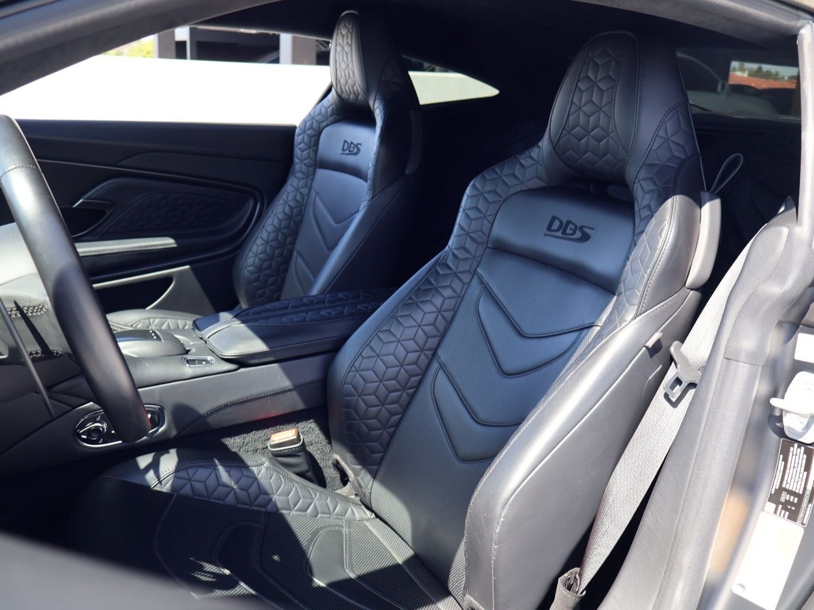 2021 Aston Martin DBS Superleggera Base - Photo 5