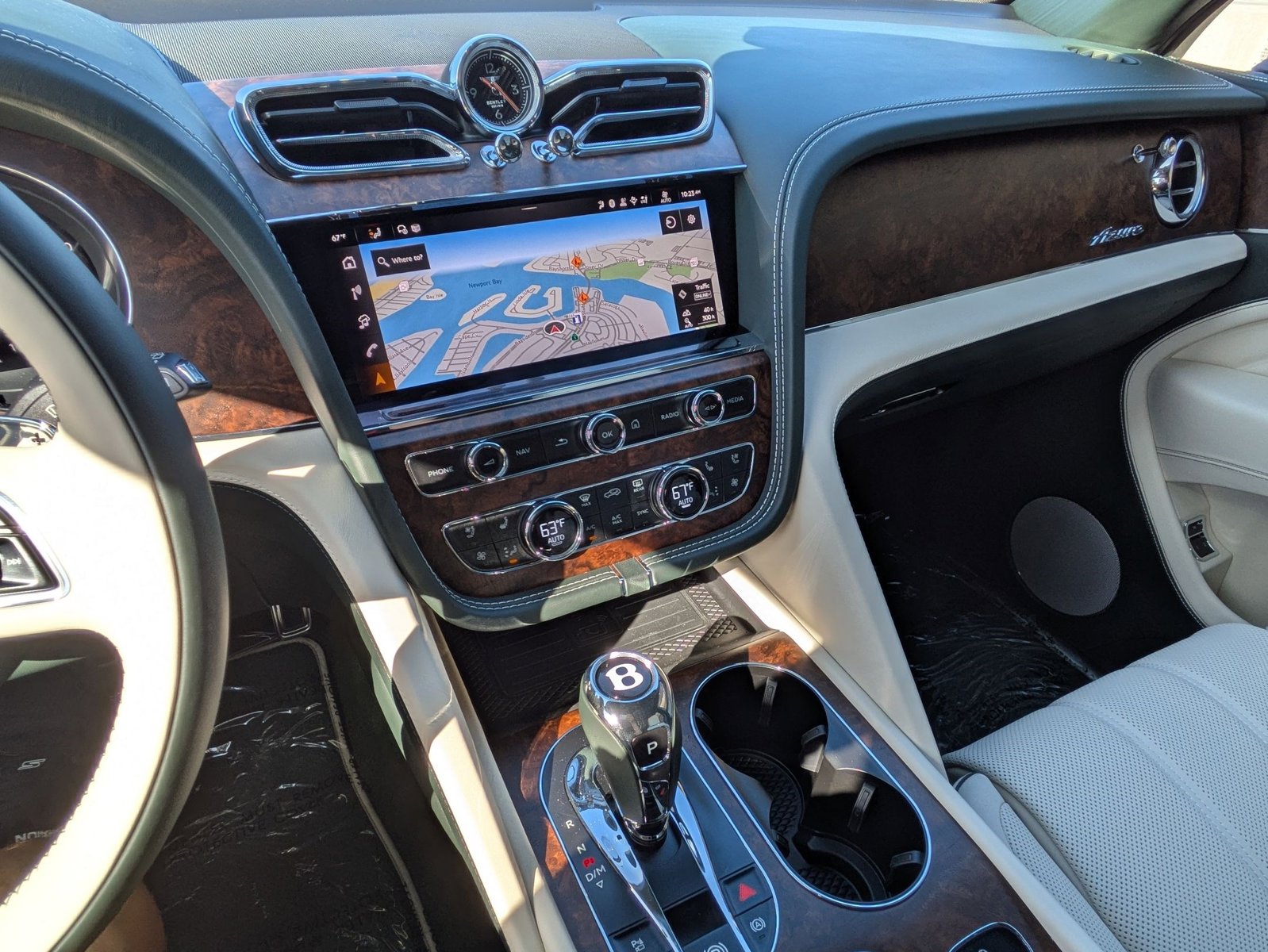 2025 Bentley Bentayga Azure - Photo 21