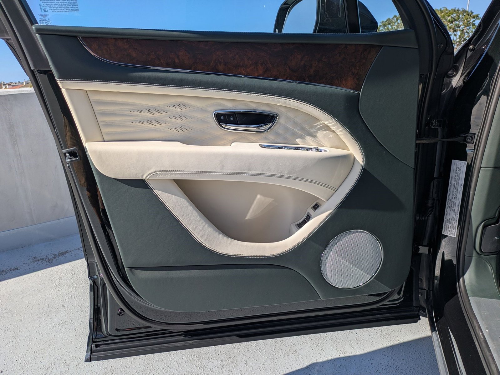 2025 Bentley Bentayga Azure - Photo 15