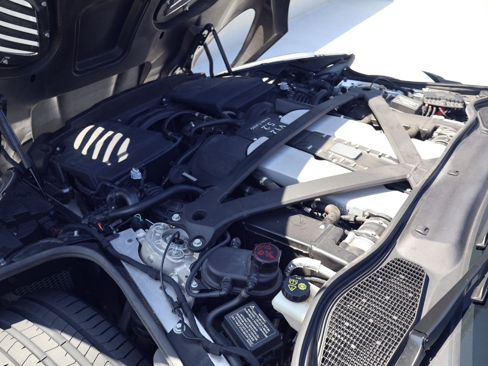 2021 Aston Martin DBS Superleggera Base - Photo 21