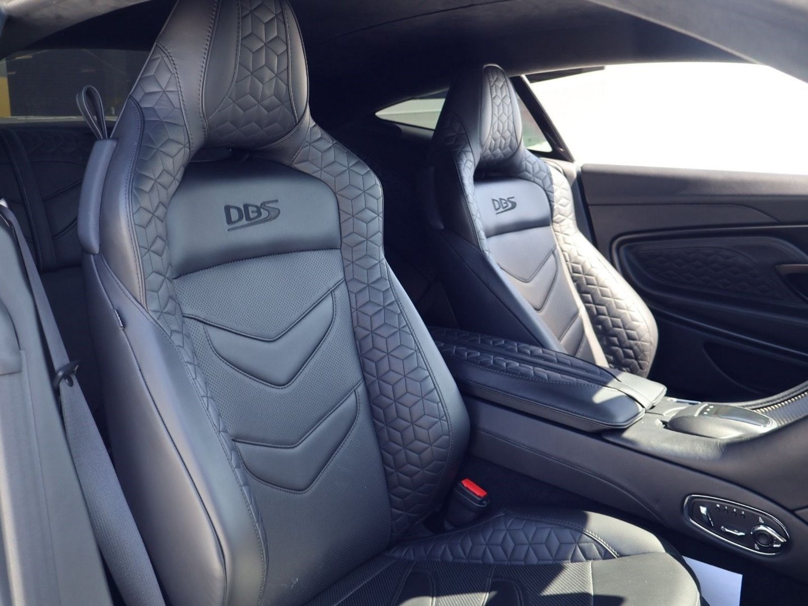 2021 Aston Martin DBS Superleggera Base - Photo 19