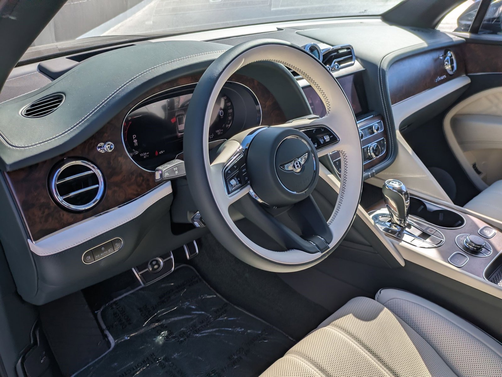 2025 Bentley Bentayga Azure - Photo 8